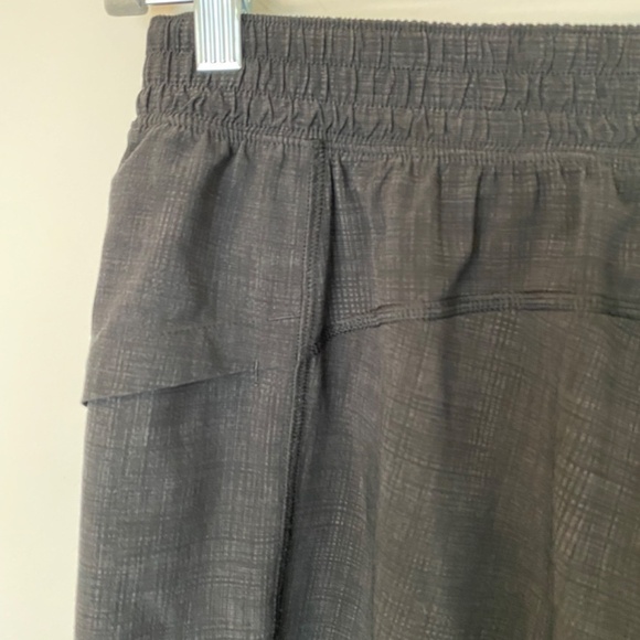 Lululemon Shorts Size Large Black - Picture 5 of 8